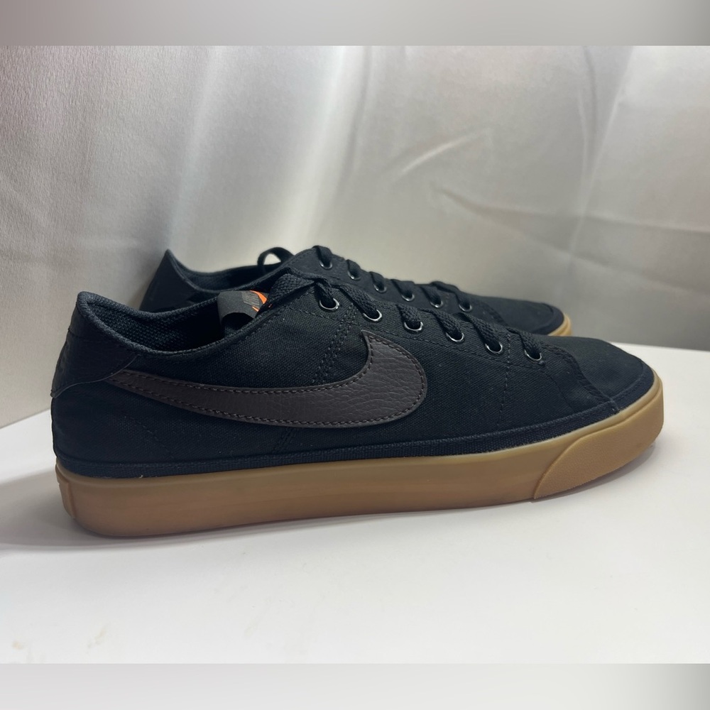 Men’s Nike‎ Black Court Legacy Shoe with Gum bottom size 8.5. Great condition.